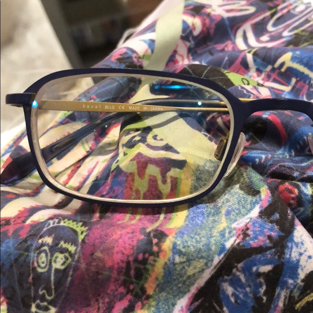 Bevel Designer Eyewear - Picture 3 of 9